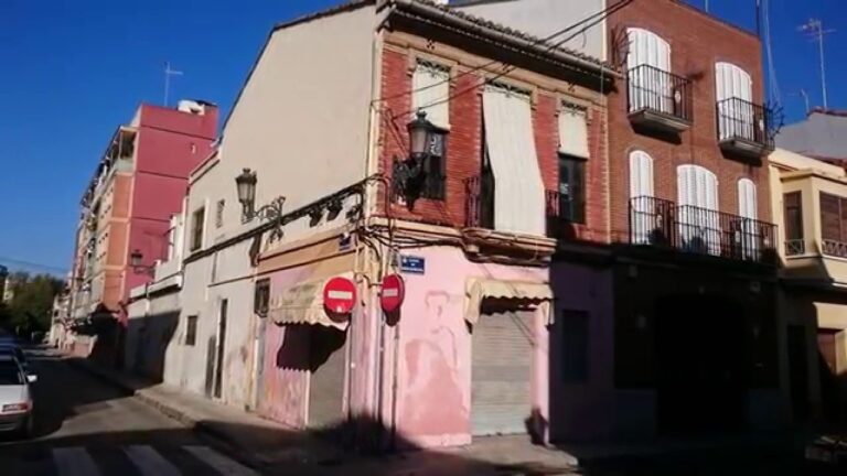 Dónde encontrar casas en venta en la calle del Pintor Ferrandis