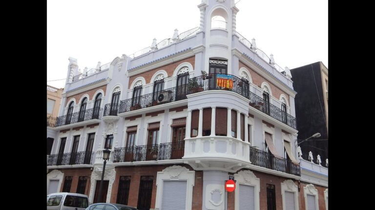 Venta de casas en la calle del Pintor Ferrandis